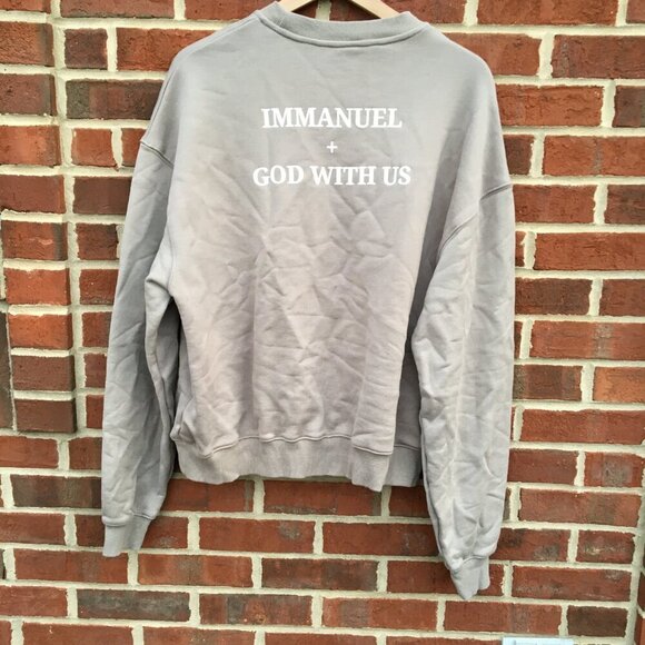 Rue Porter Sweatshirt Large Gray Uncommon Love Immanual + God With Us Graphics - Picture 3 of 10